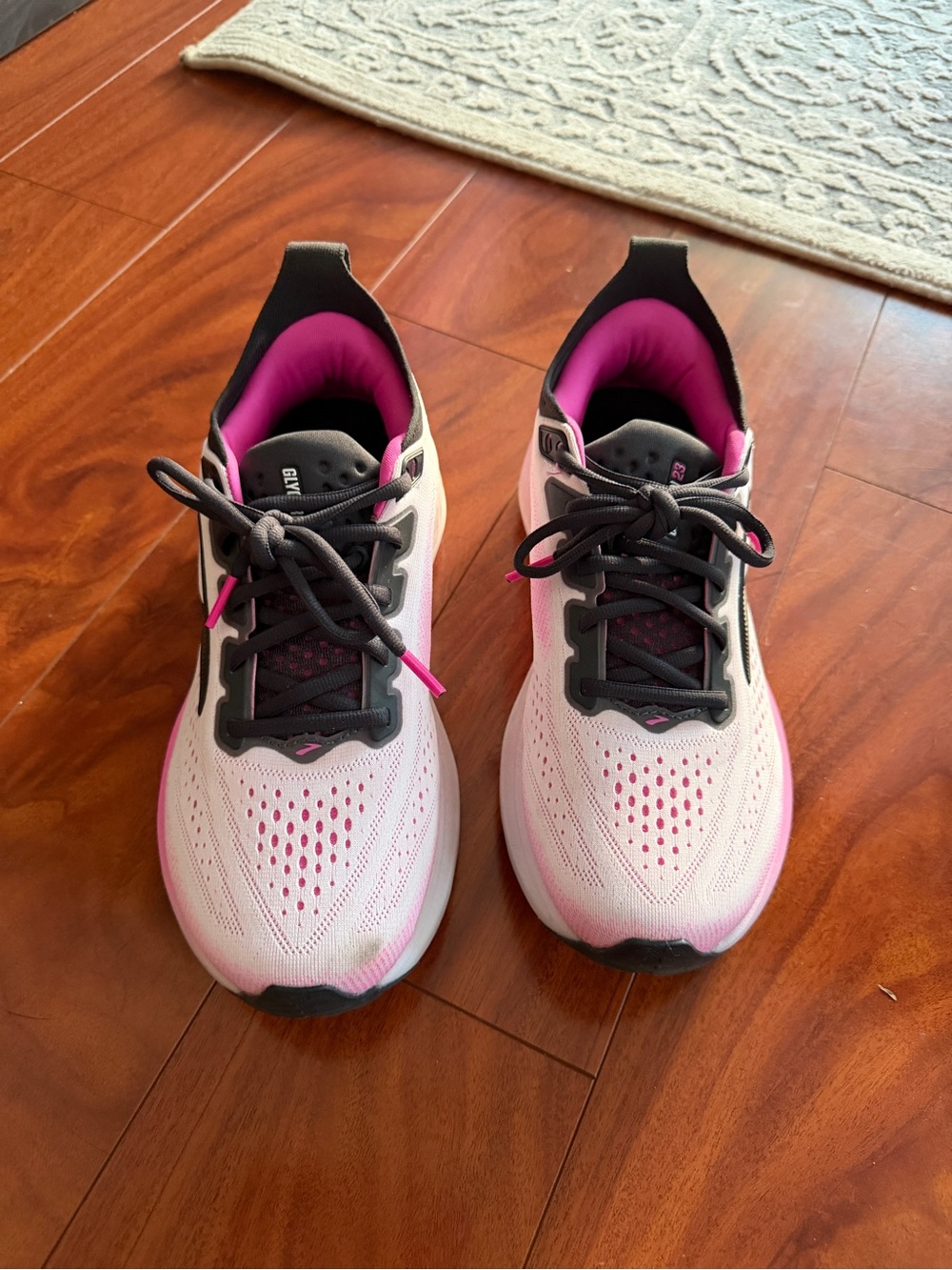 Women’s size 8.5 brooks glycerin 23 running shoes